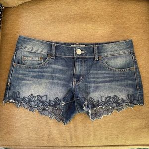SO Jean Floral Shorts